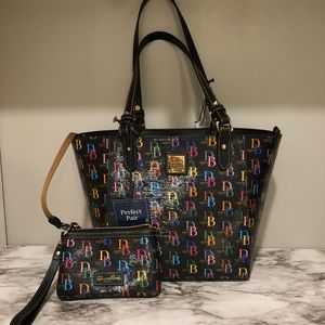 Dooney & Bourke Tote with matching Wristlet